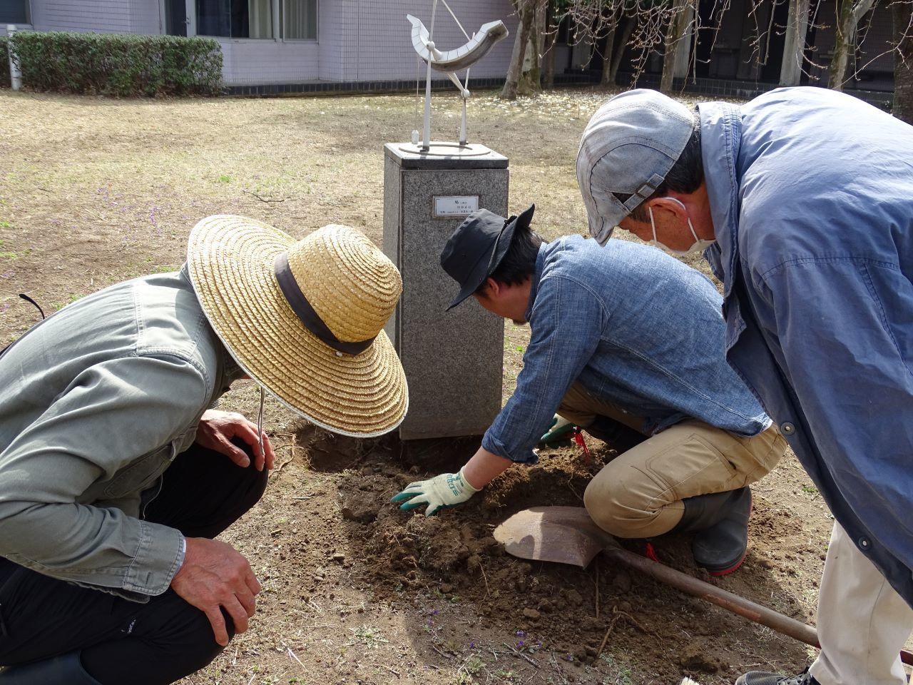本学屋外彫刻の保存状態調査を行いました